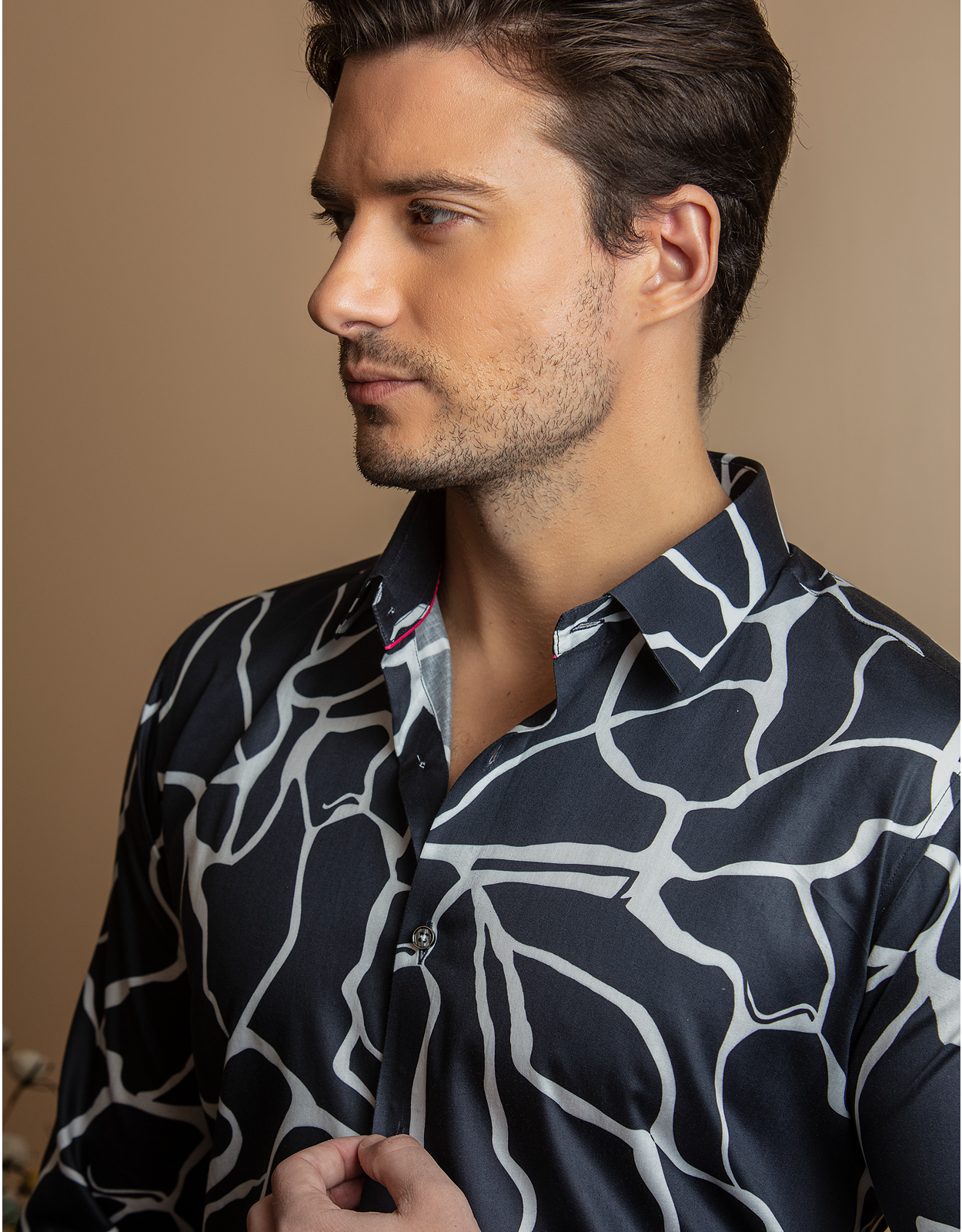 ABSTRACT BLACK AND WHITE PRINTED SHIRT
