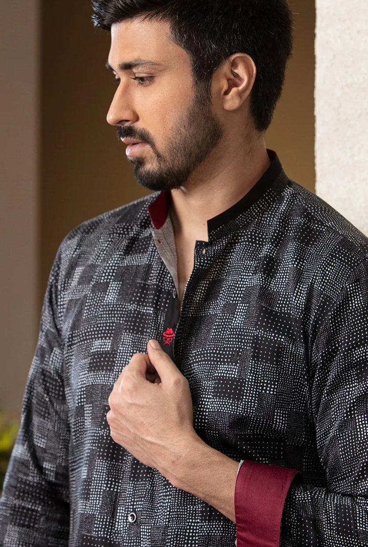 GREY BOX PRINT BLACK SHIRT