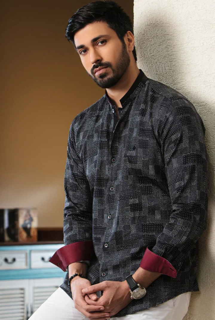 GREY BOX PRINT BLACK SHIRT