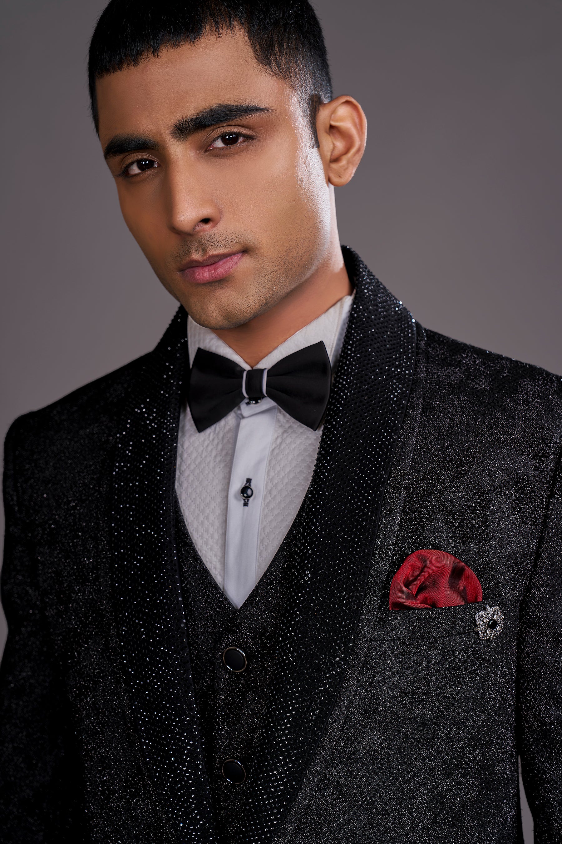 BLACK EMBROIDERED TUXEDO SUIT